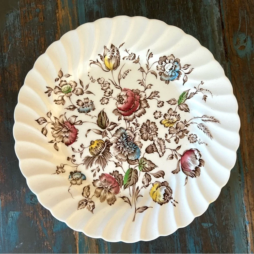 Lot of 4 Johnson Brothers Staffordshire Bouquet 8" Bread Plates - Picture 5 of 9